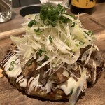 Romansu Okonomiyaki To Kurafuto Biru - 牛筋ネギお好み焼き