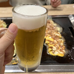 Tsuruhashi Fuugetsu - 残り一時間だけだけど、しっかり飲むど！
                        とんぺい焼き越しのビール