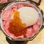 精肉卸問屋直営焼肉店 牛次郎 - ホタテいくらの生肉牛丼