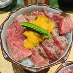 精肉卸問屋直営 焼肉ホルモン 肉匠 牛次郎 - ウニ乗せステーキ丼