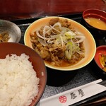 ニユートーキヨー 庄屋 - 今回のオーダーは牛肉豆腐定食