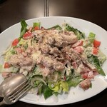 トラットリア ヴォーノ - ハーブチキンのあたたかチーズドレッシングサラダ