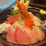 鱗介領 信海 食事処 - ◯海鮮丼(上)¥2,200