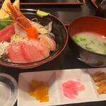 Rinkairou Shinkai Shokujidokoro - ◯海鮮丼(上)¥2,200
                      上から／ご飯少なめでお願いしましが、
                      海鮮はたっぷり乗せられています！(*ﾟ∀ﾟ*)