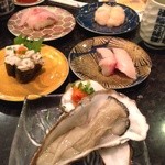Tafu - 手前にあるのは生牡蠣です。注文したうちの一部を撮影しました。
