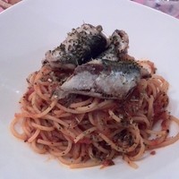 オステリア ガウダンテ 大阪駅前第4ビル店 - 鰯とトレビスのトマトソースパスタ