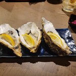 カキと酒 喰貝 - 生牡蠣（宮城県産）