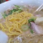 三ん寅 - 麺のアップ