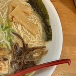 麺屋 だいくう - 博多味玉中華そば850円　右