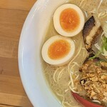 麺屋 だいくう - 博多味玉中華そば850円　左