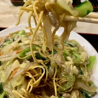 中華菜館 會賓楼 - 野菜たっぷり熱々餡にパリっと揚がった麺