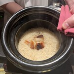 日本焼肉はせ川 別亭 - 北海道　根室産　きんきと滋賀県産コシヒカリで炊き上げる土鍋御飯