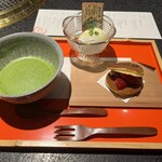 Nihon Yakiniku Hasegawa Bettei - 和菓子　旬のフルーツ　プレミアムアイス　極上抹茶