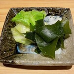 鮨処 池上 - 口直し：こだわりのわかめと蒸しキャベツ