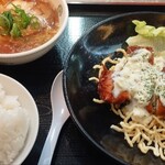 餃子の王将 - チキン南蛮セット。ベビースターみたいなのは何だったのか
