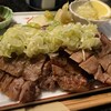 牛たん焼き 仙台辺見 - ドーーーン！！( •̀∀•́ )ﾄﾞﾔｧ
ぶ厚いヤツが12切れくらい横たわっております！