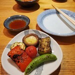 Yakiniku Sudou - 見た目にも美しい野菜はオリーブオイルと塩だけで味付けされています。たかが野菜、されど野菜。甘みが全然違います。