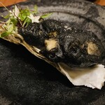 GINZA SORA - 竹炭を練り込んだ牡蠣のベニエ