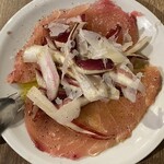 タベルナ・バルボーネ - マカジキのペッシェクルードとラディッキオタルディーヴォ