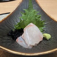 天冨良 麻布よこ田 恵比寿ガーデンプレイス店 - 造り　季節の刺身(ヒラメ)