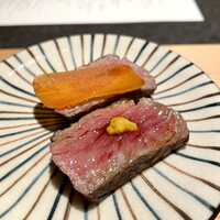 日本焼肉はせ川 別亭 銀座店 - ⑫和牛：近江牛サーロイン　
                                     紀州備長炭焼き霜仕立て
