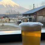 Kanayama terrace - 撮影してたら泡が減ってしまったのでもう1杯のビールを少し注ぎ足し、泡を復活…