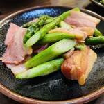 とみ - アスパラ、ベーコン炒め