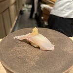 鮨白 - 和歌山県の天然ヒラメのおろしポン酢添え