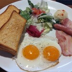 びっくりドンキー - 料理写真:ドンキースペシャルブレックファスト  目玉焼き プレーントースト