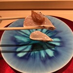 鮨白 - 山口県の鰆の素焼きの梅肉添え