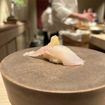 鮨白 - 和歌山県の天然ヒラメのおろしポン酢添え
