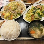 わ楽 - ハーフ&ハーフ定食(肉野菜炒め&ニラ豚炒め) R6.3.16