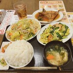 わ楽 - ハーフ&ハーフ定食+α