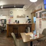 わ楽 - 店内一部② 広角で