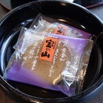 玉の湯旅館 - 客室に用意されていた茶菓子