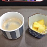 玉の湯旅館 - 朝食（コーヒー ＆ パイナップル）