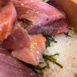 宅配弁当・食堂 たばご屋 - マグロが層になっててようやくご飯登場