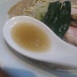 中華そばや 和凡 - スープ