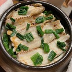 温石 - 炭火焼きの太刀魚と葉玉ネギのご飯