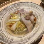 温石 - 蛤出汁が染み込んだ白菜が美味しい
