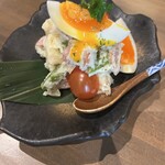 地下だけど入ったら雰囲気が良くて料理人がしっかり食事を作ってお酒もたくさんあって楽しいお店。ごんべえ - 