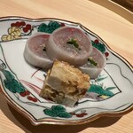 温石 - 鰺の砧巻き。手前は大浦ごぼうの素揚げ