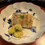日本料理 新茶家 - 太刀魚に一寸豆　食感の違い