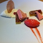 アニエルドール - 赤いフルーツのパルフェ、ホワイトチョコムース