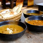 食堂インド - カリー3種とナン