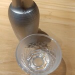 肴と鮨 津作 - 徳利と盃