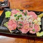 亀松 - 豚タン刺身風 ゴマ油とにんにくで