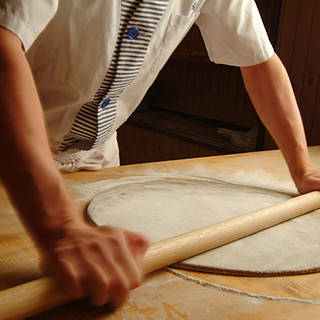 コシ・風味あり、喉越しよし。職人による手打ち皿そば