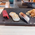 銀座のみこ寿司 - 赤身、帆立、しめ鯖