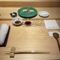 鮨処 池上 - カウンター席へ